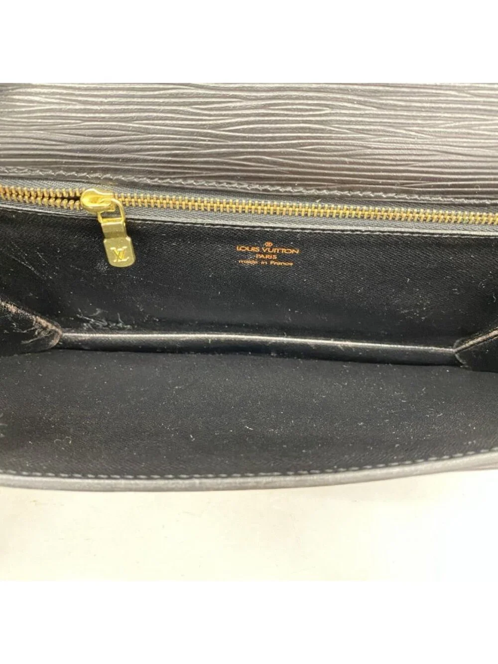 Louis Vuitton Clutch Epi Series Dragonne Noir
